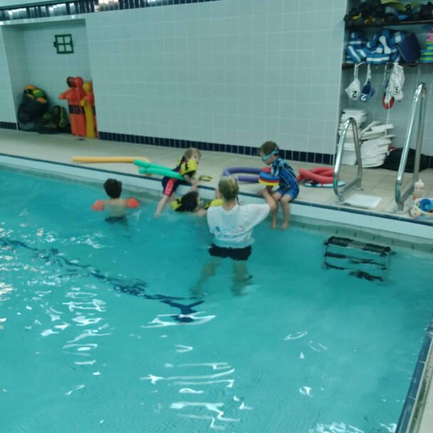 childrens swimming classes